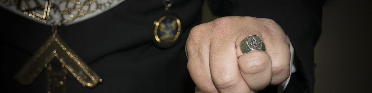 WHO WEARS MASONIC RINGS?