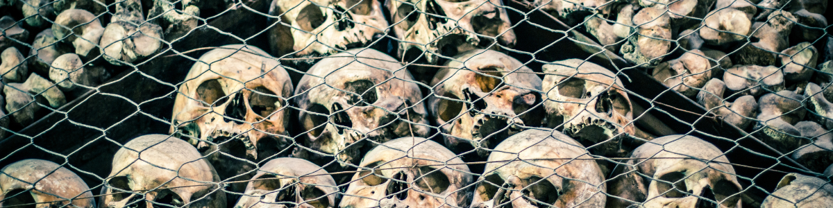 ARE NECKLACES ON GUYS COOL?